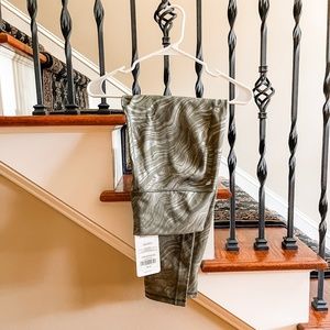 Fabletics High-Waisted Printed PowerHold 7/8- Ranger Green Marbleize